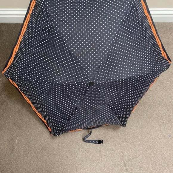 - Compact small folding 26 cms black faux leather handle, handbag size umbrella - Picture 4 of 6